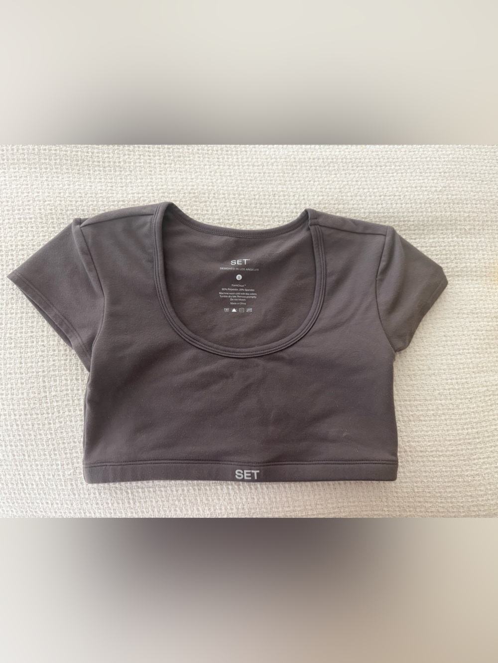SET ACTIVE Short Sleeve Crop Top in Charcoal Gray